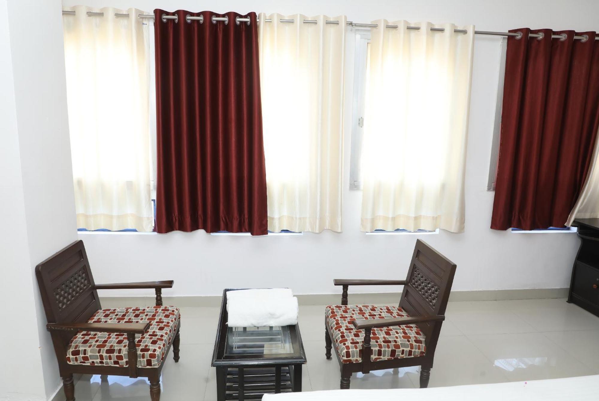 The Mama Hotel - Rooms And Dormitory Ουνταϊπούρ Εξωτερικό φωτογραφία