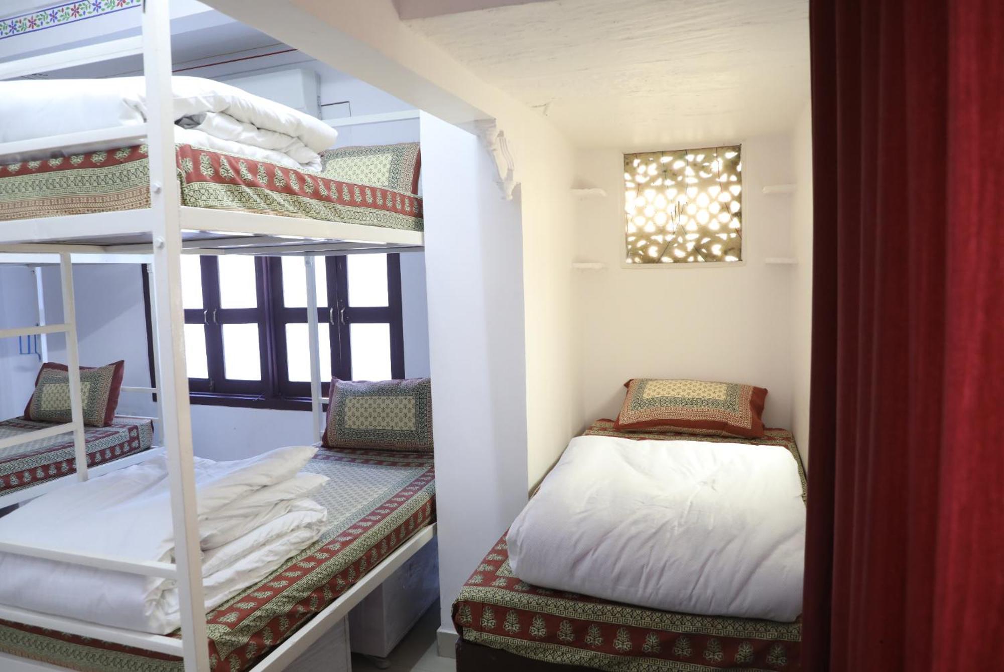 The Mama Hotel - Rooms And Dormitory Ουνταϊπούρ Εξωτερικό φωτογραφία