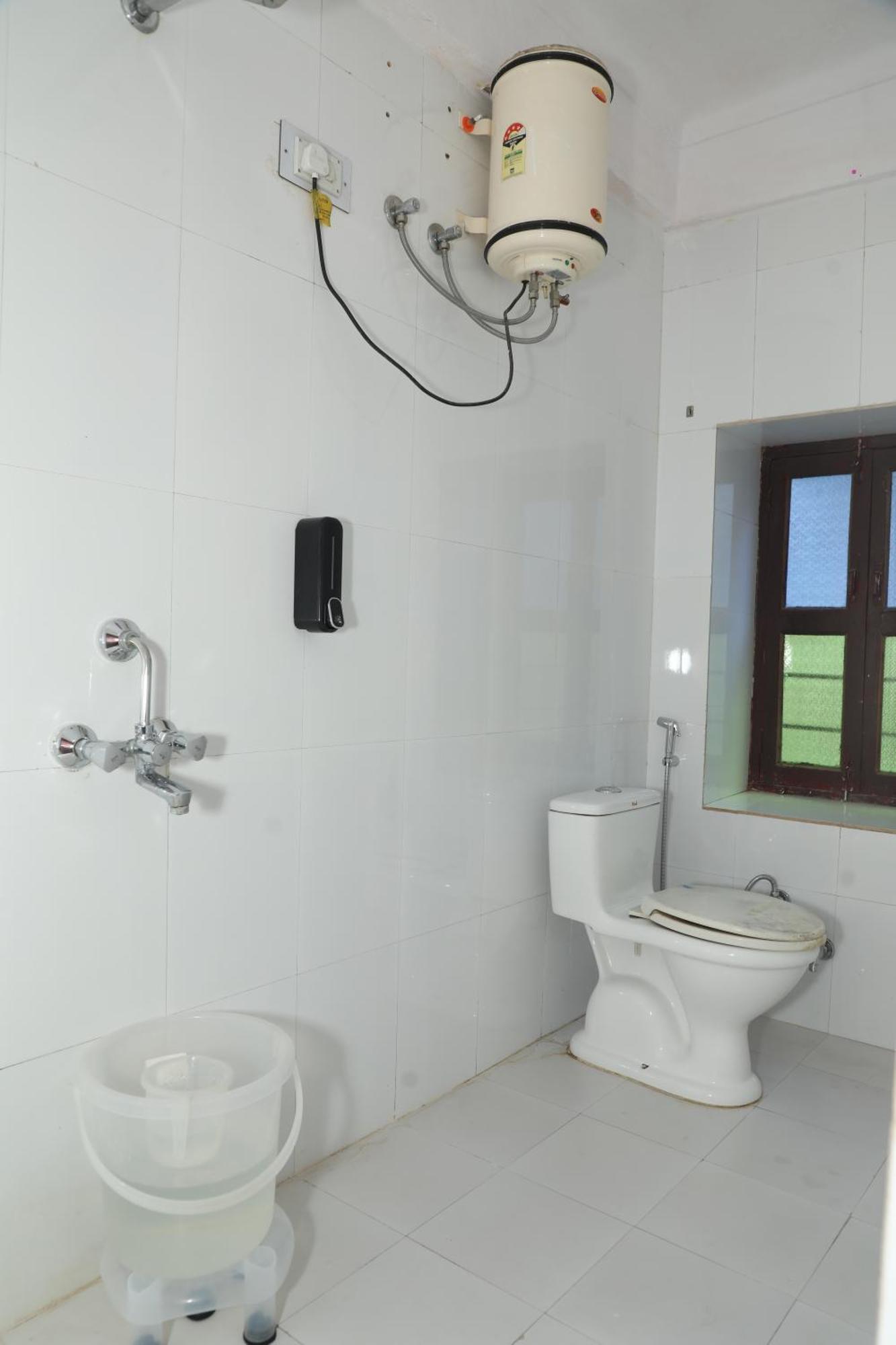 The Mama Hotel - Rooms And Dormitory Ουνταϊπούρ Εξωτερικό φωτογραφία