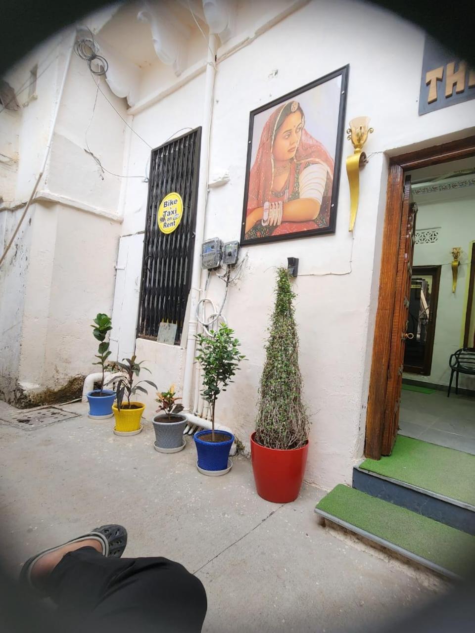 The Mama Hotel - Rooms And Dormitory Ουνταϊπούρ Εξωτερικό φωτογραφία