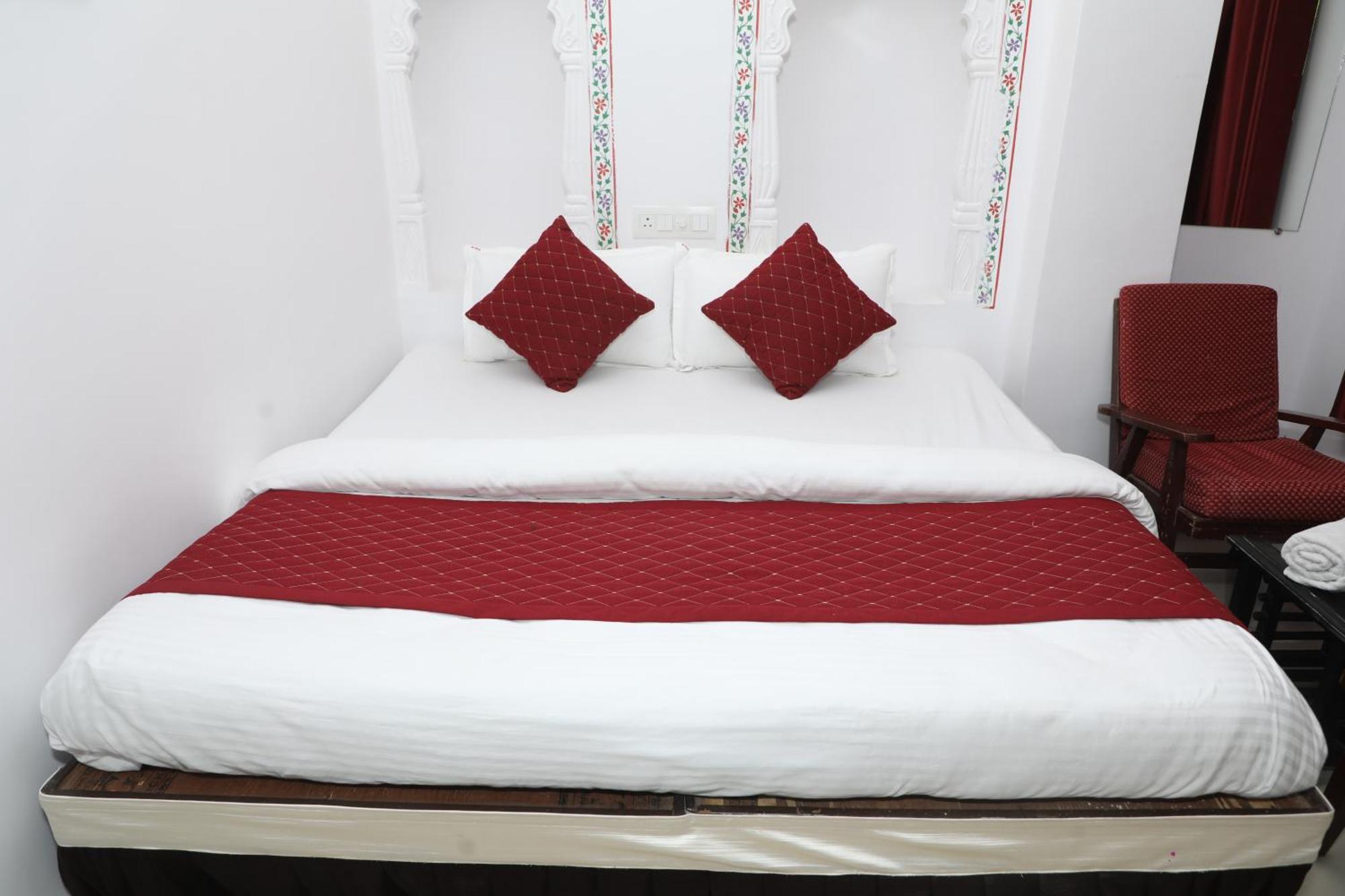 The Mama Hotel - Rooms And Dormitory Ουνταϊπούρ Εξωτερικό φωτογραφία