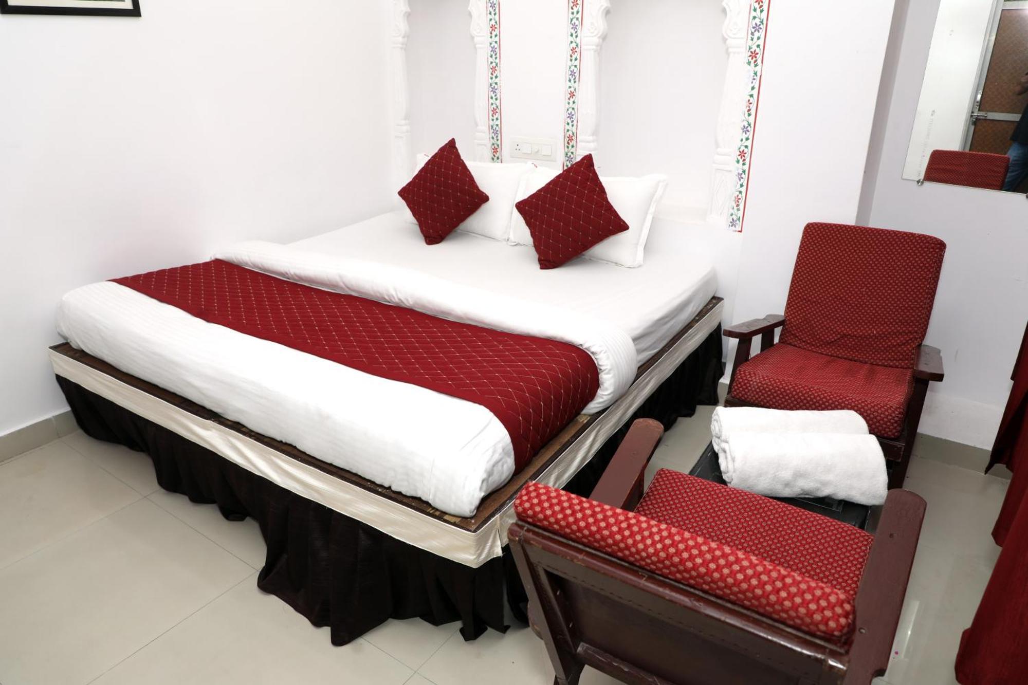 The Mama Hotel - Rooms And Dormitory Ουνταϊπούρ Εξωτερικό φωτογραφία