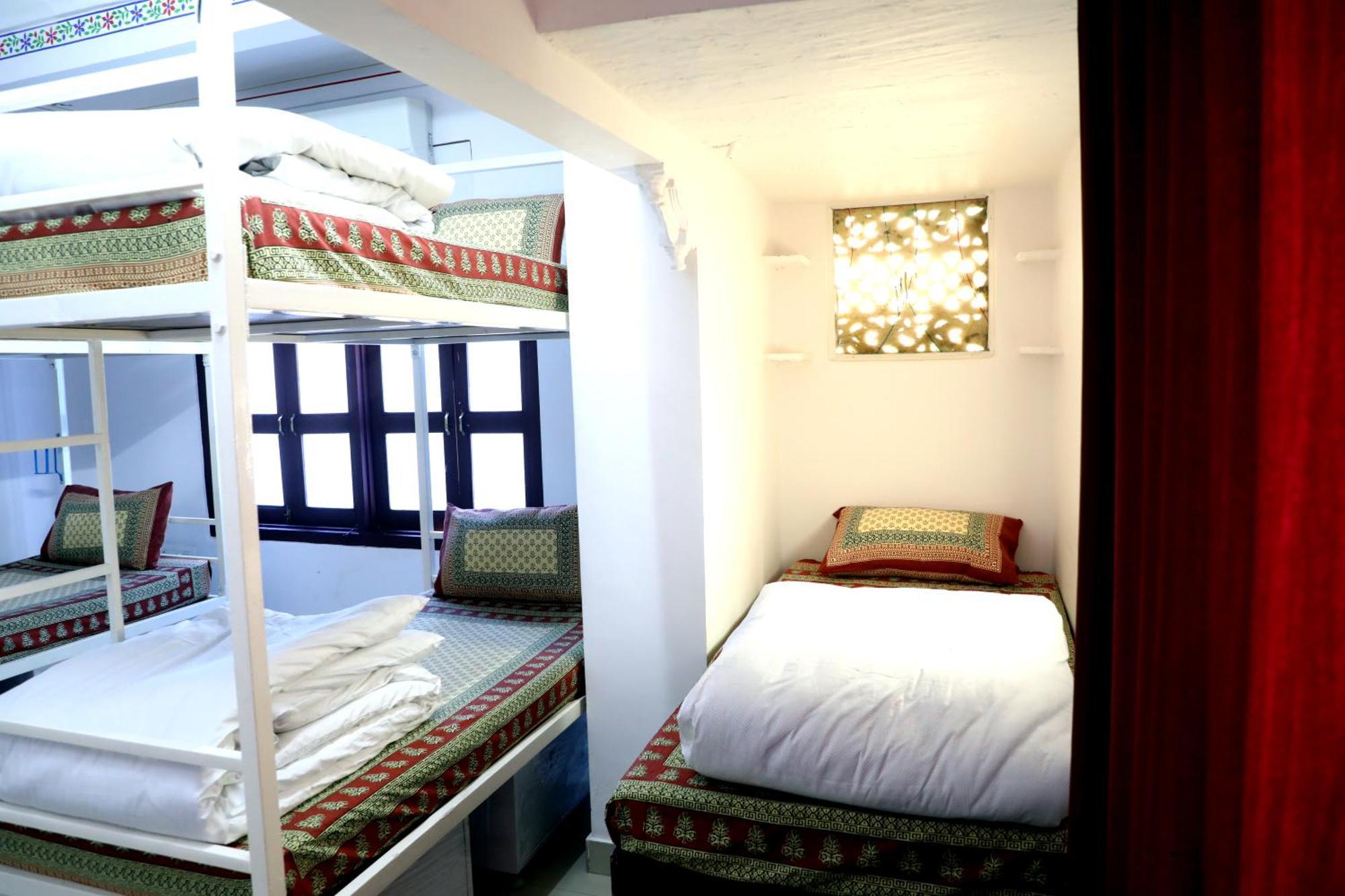 The Mama Hotel - Rooms And Dormitory Ουνταϊπούρ Εξωτερικό φωτογραφία